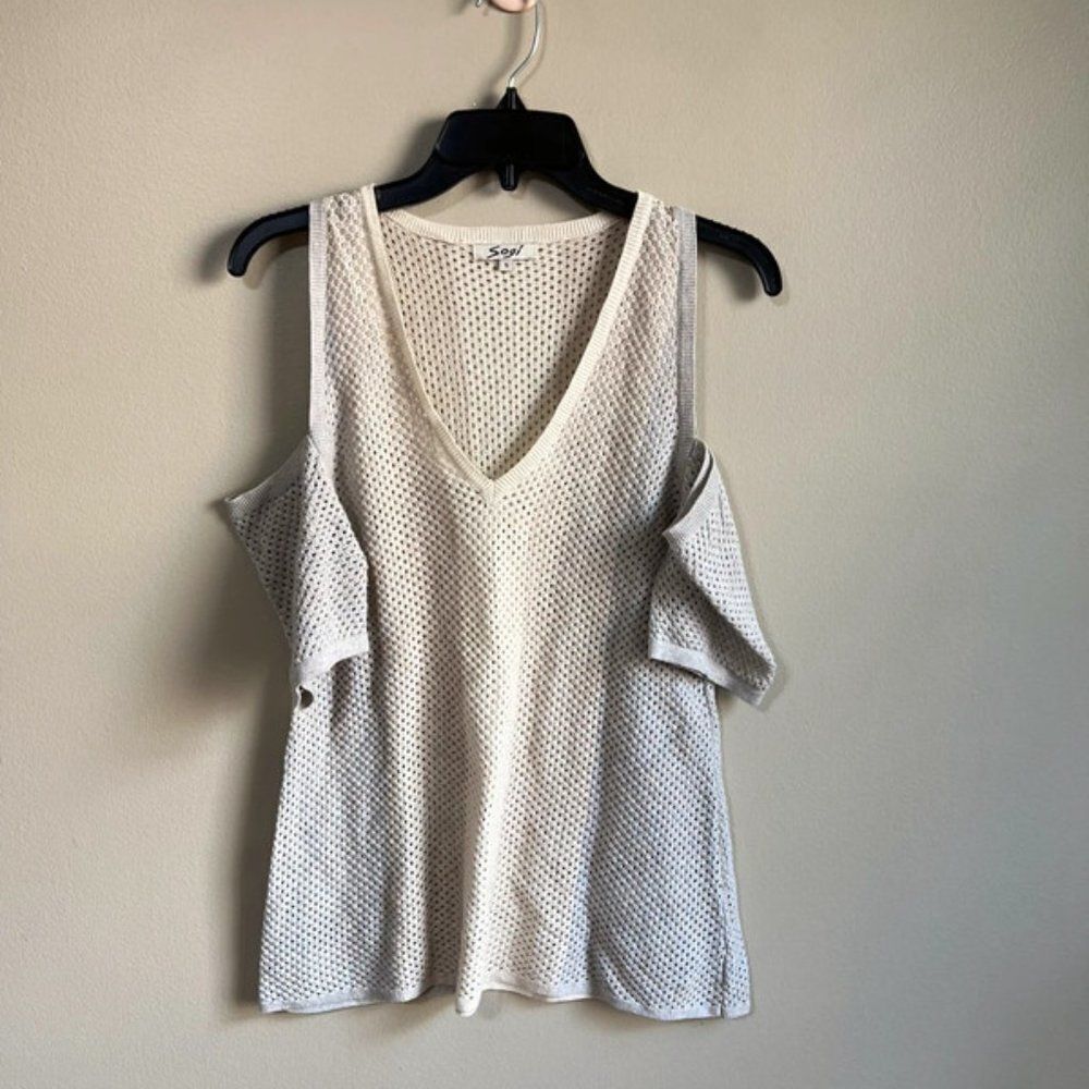 Sogi small cold shoulder top
